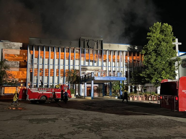Fire hits Colegio de Santa Rita in San Carlos City