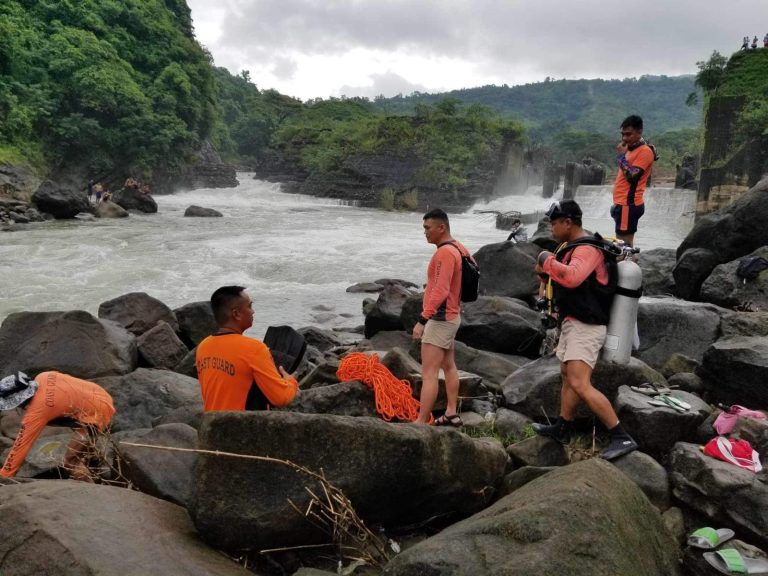 Coast guard drowns while conducting rescue op