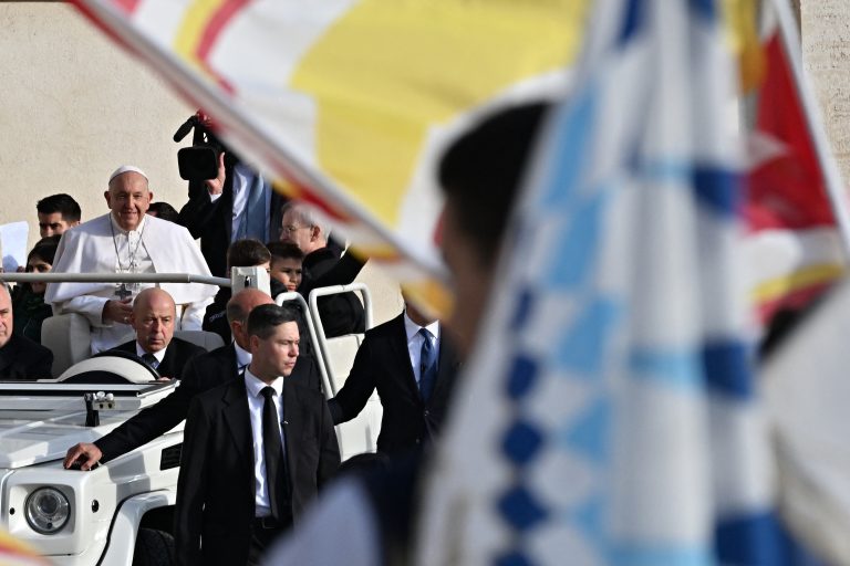 Pope meets relatives of Hamas hostages, Palestinian prisoners