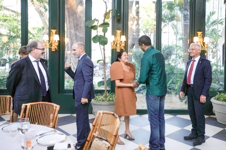 Ambassadors tour Palace mansions