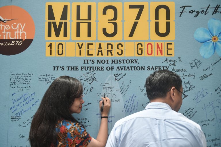 Malaysian PM ‘happy to reopen’ MH370 search if compelling evidence found