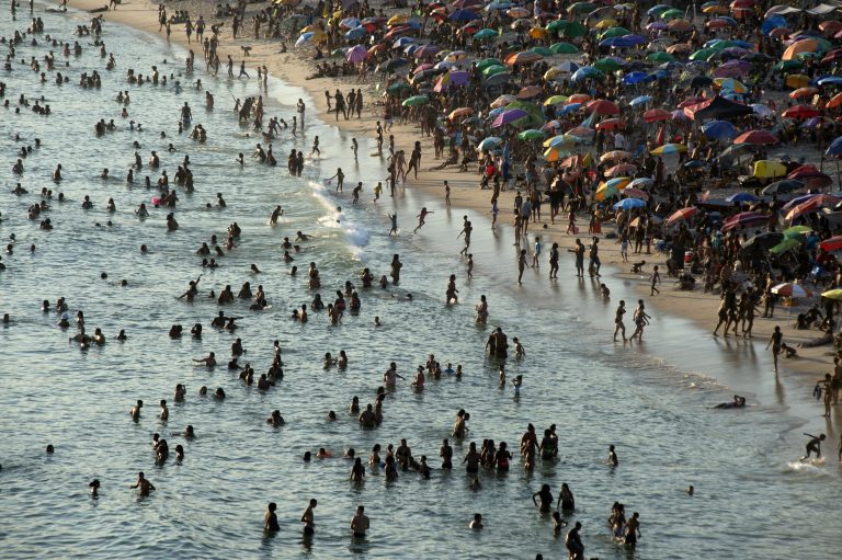 Record heat index of 62.3ºC scorches Rio de Janeiro