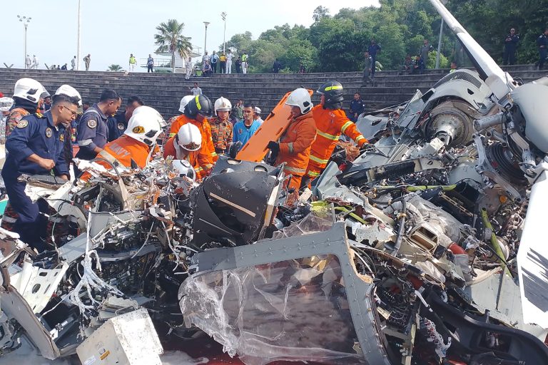 Malaysia military helicopters crash, killing 10 crew