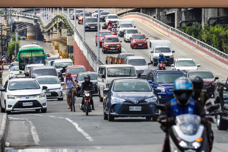 PNP official to sue fake niece who used Edsa bus lane