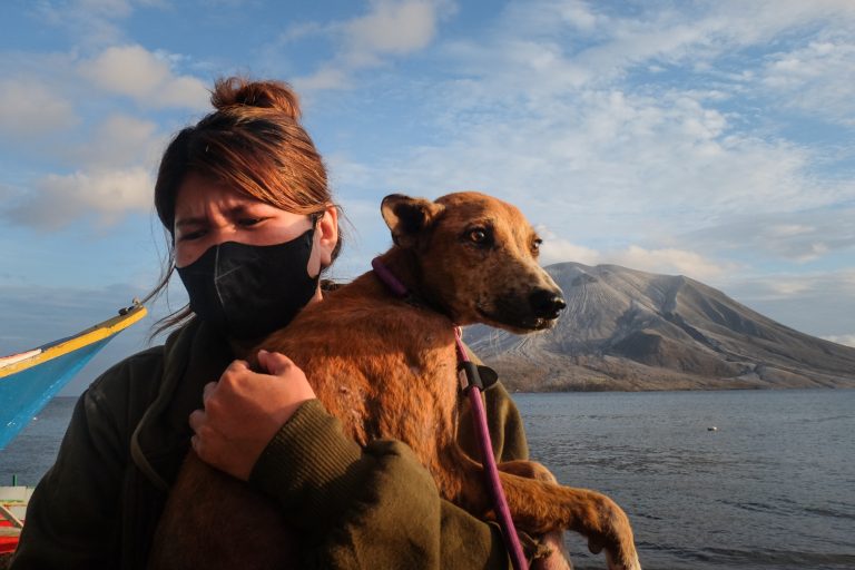 Rescuers brave Indonesia volcano eruptions to save pets