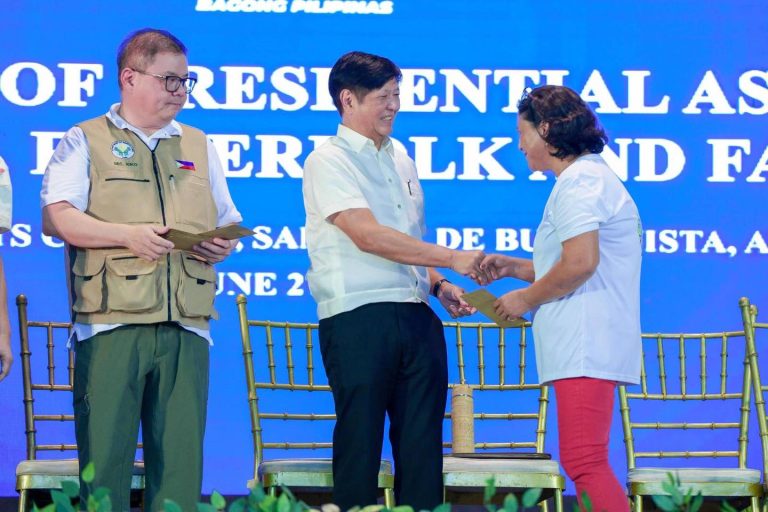 Marcos brings over P228-M El Niño aid in Western Visayas