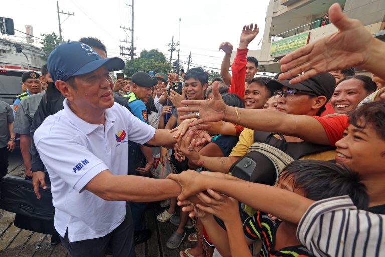 PBBM distributes aid in Valenzuela, Navotas