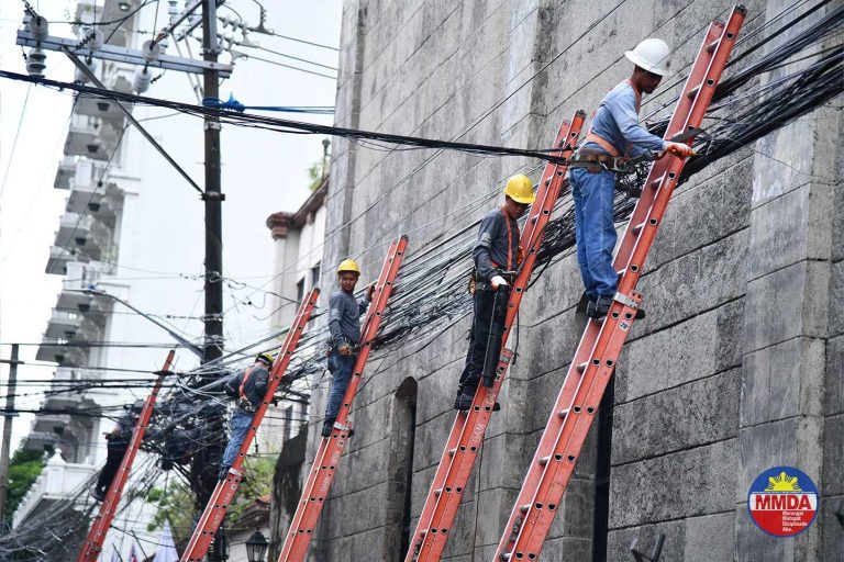 MMDA, Meralco clear ‘spaghetti wires’ to beautify Intramuros