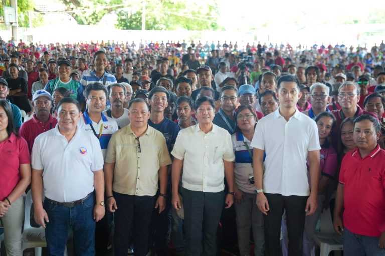 Marcos gives P157-M aid to Ilocos Norte agri-fishery beneficiaries