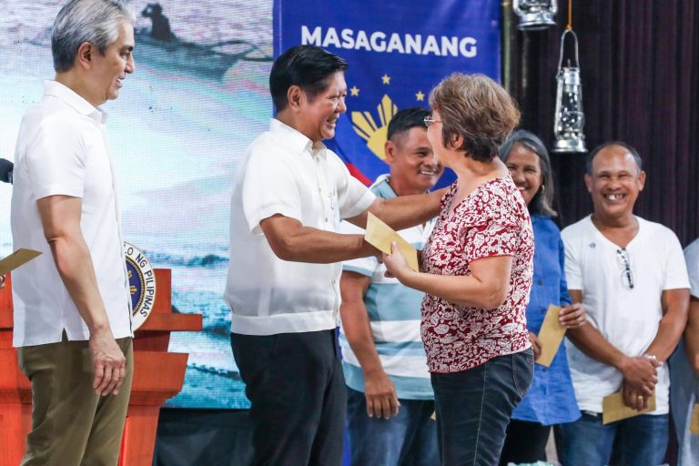 PBBM grants P64.5-M aid to oil spill-hit Navotas fisherfolk