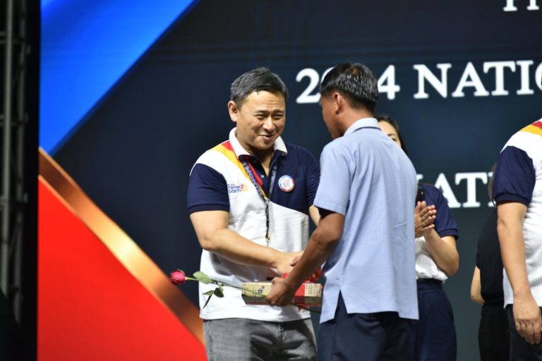 Angara on Teachers’ Day: Love, honor Filipino teachers