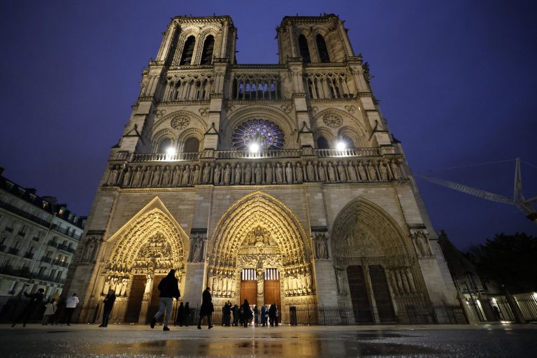 Notre Dame welcomes back public for mass after five-year refit