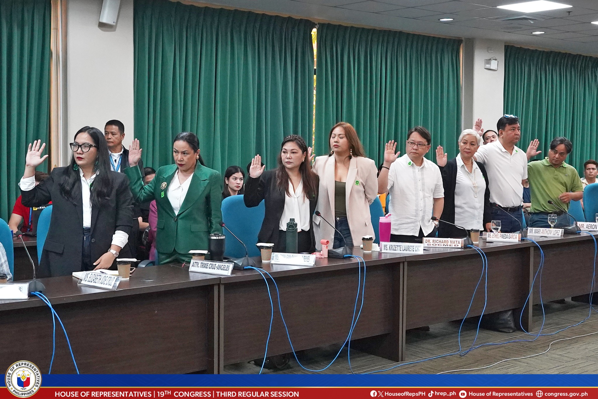 Fake social media accounts threaten PH democracy, lawmakers warn