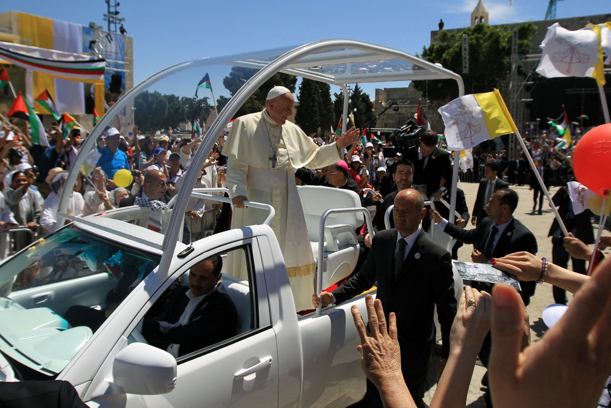 FILES-PALESTINIAN-ISRAEL-VATICAN-POPE-POPEMOBILE