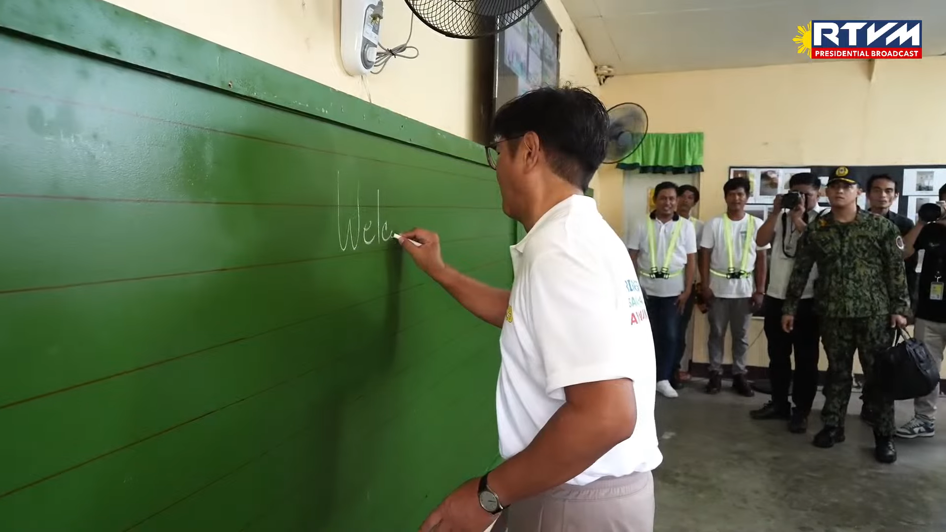 PBBM writes on blackboard, Brigada Eskuwela 2025