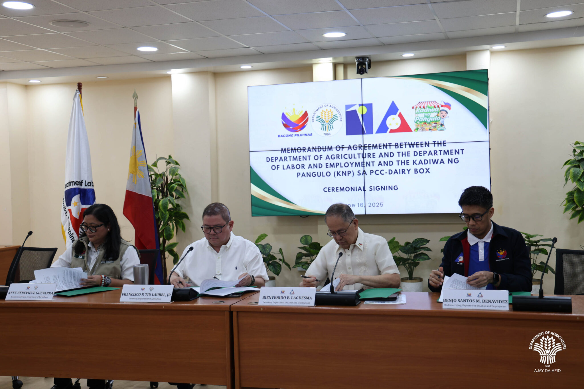D.A. inks agreement with DOLE, PCC in bid to expand reach of P20-per-kilo rice program