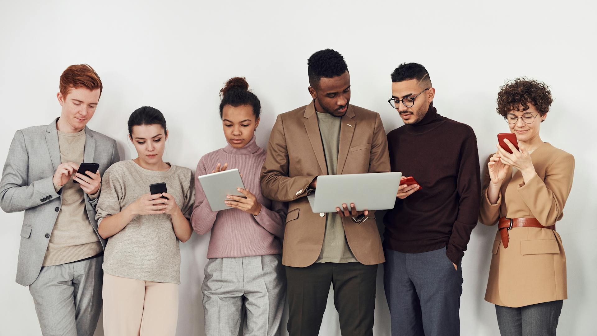 people using smartphone