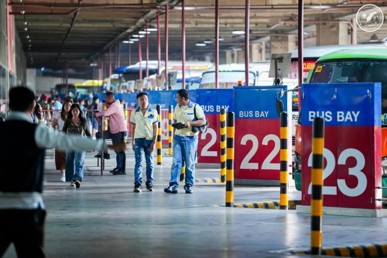 Bus operators, TNVS drivers get cash aid as oil prices shoot up