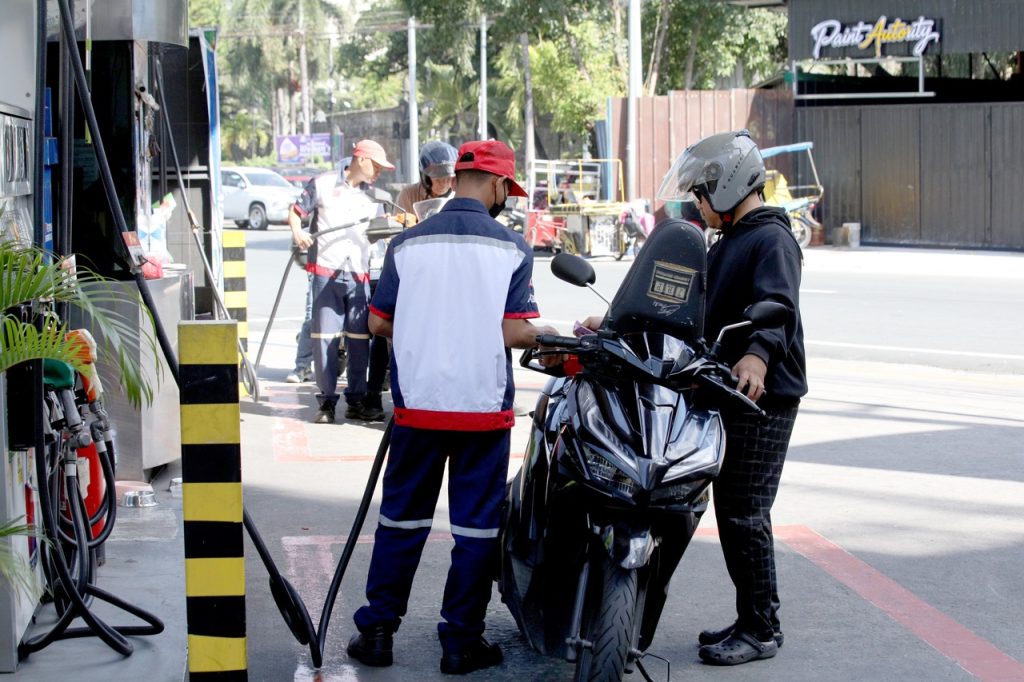 PH fuel supply adequate until mid-May: DOE