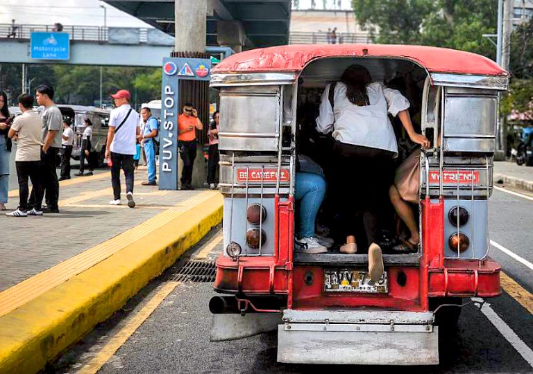 Private firms may implement flexible work schemes —DOLE