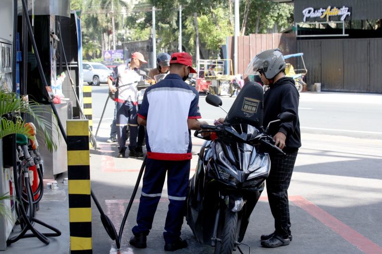 Gov’t lauds firms deferring price hikes amid economic pressures