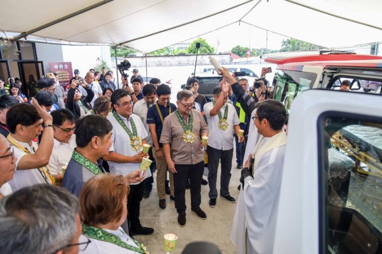 PCSO leads turnover of patient transport vehicle, medical equipment in Pangasinan town